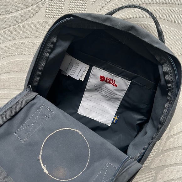 Kånken Graphite Mini Backpack - Picture 3 of 6